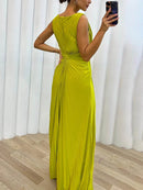 Tamara – Lässiges plissiertes ärmelloses Maxikleid mit Rundhalsausschnitt und Seitenschlitz