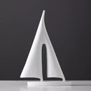 SailWhisper – Segelboot Skulptur für elegantes und modernes dekoratives Ausstellungsstück