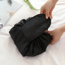 PackEase – Make-up-Tasche mit Kordelzug und flach zu öffnendem Entwerfen