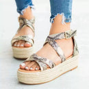 Hannah – Stylische flache Sandalen mit dicker Sohle und verstellbaren Riemen