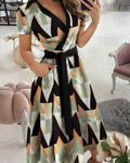 Aria - A Line Kleid mit kurzen Ärmeln und lockerer Passform