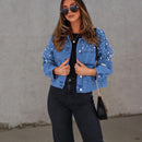 Luisa - Langärmelige Jeansjacke mit Knöpfen und Perlenverzierung