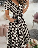 Aria - A Line Kleid mit kurzen Ärmeln und lockerer Passform