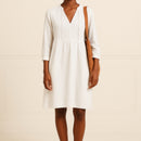 Sabine – Stilvolles lockeres kurzes Kleid mit V Ausschnitt und Taschen