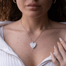 Isabel – Stilvolle Halskette mit Engelsflügel Herzanhänger und elegantem Entwerfen