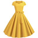 Emilia – Lässiges Kurzarmkleid mit Gürtel in der Taille und taillierter Passform