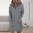 Lara - Bequemes Kapuzenkleid mit langen Ärmeln und Knöpfen
