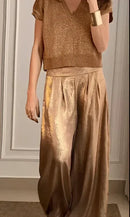 Zehra – Zweiteiliges Set mit kurzärmligem Oberteil mit V Ausschnitt und Hose mit weitem Bein