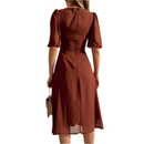 Johanna – Stilvolles Kleid mit tiefem V Ausschnitt und kurzen Ärmeln
