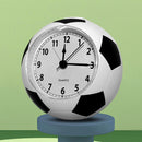 KickClock – Fußball inspirierter analoger Wecker mit sportlicher Zifferblattanzeige