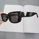 Isalie – Luxuriöse ovale Sonnenbrille mit goldenem V Akzent und schmalem Rahmen