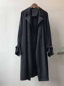 Clara - Langer Trenchcoat mit Reverskragen Knöpfen und langen Ärmeln
