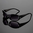 Luisa – Elegante UV Sonnenbrille mit einzigartigem Schmetterlingsanhänger Detail