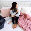 WrapEase - Luxuriöse handgefertigte Decke für Wärme und moderne Wohnästhetik
