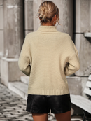 Sandra - Kuscheliger Rollkragenpullover mit langen Ärmeln und Fransenmuster