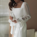 Lina – Modisches Langarm Schlanke Passform Kleid mit quadratischem Kragen