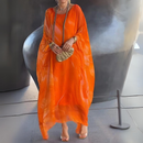 Sandra – Doppellagiges fließendes Kleid mit Rundhalsausschnitt und Fledermausärmeln