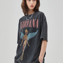 Sarah – Klassisches T-Shirt mit Rundhalsausschnitt und anatomischer Grafik