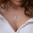 Isabel – Stilvolle Halskette mit Engelsflügel Herzanhänger und elegantem Entwerfen