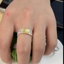 Laraine – Stilvoller auffälliger Ring mit Silberfadendetails und künstlerischem Entwerfen