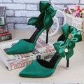 Isabelle – Pumps mit hohem Absatz, spitzer Spitze und auffälligen Schleifen an der Ferse