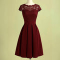 Zohra – Stylisches Midikleid mit Rundhalsausschnitt und eleganter Passform