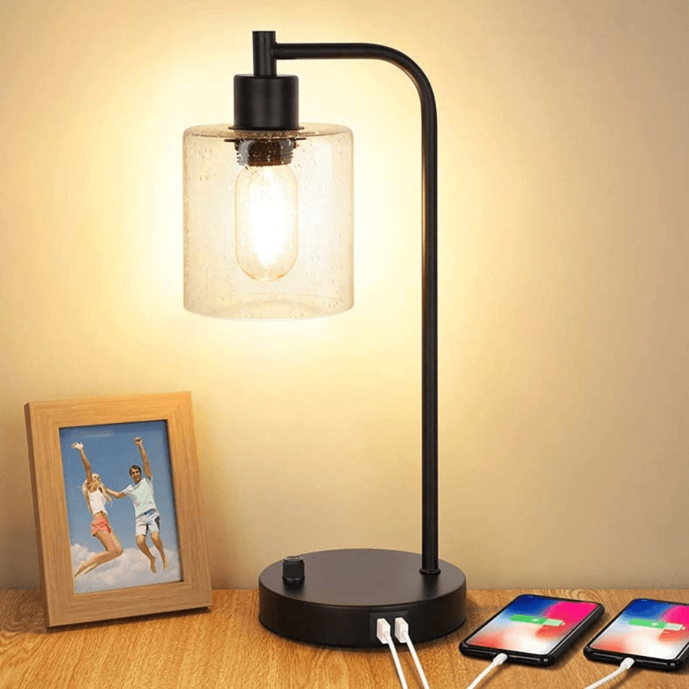 LED Lampe mit Glasschirm und praktischen USB-Anschlüssen