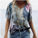 Jamie – Bunte Bluse mit kurzen Ärmeln und V-Ausschnitt für einen lässigen Stil
