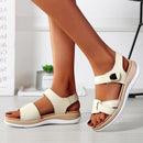 Zarina - Modische flache Sandalen mit verstellbaren Riemen und rutschfester Sohle