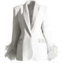 Aria – Taillierter Blazer mit Kunstpelzmanschetten und Reversdetails
