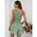 Sophie – Modischer One Shoulder Strampler mit Taillenband und minimalem Rückendetail