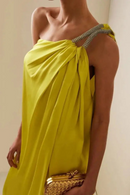 Leona – Elegantes Eine Schulter Longkleid mit Seitenschlitz