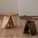 CalmSeat – Geformte geschwungene Bank mit eleganter Kreuzbeinstütze