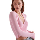 Monika – Schlanke Passform V Ausschnitt Top mit langen Ärmeln und Wickel-Stil