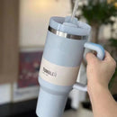 SipTrek – Großer Reisebecher mit Henkel und auslaufsicherem Entwerfen