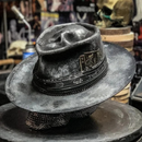 Gravemark – Handgefertigter Totenkopfhut aus Wolle mit markantem Design für trendige Streetstyle-Looks