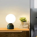 GlowNest – Moderne Tischlampe mit rundem Design und stabilem Sockel