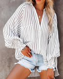 Lina – Gestreifte Bluse mit Knopfleiste und Fronttasche