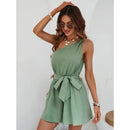 Sophie – Modischer One Shoulder Strampler mit Taillenband und minimalem Rückendetail