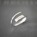 Selina – Minimalistischer offener Ring mit schlankem und verstellbarem Banddesign