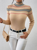Gestreifter Khaki gerippter Rollkragenpullover mit Slim-Fit fÃ¼r Damen | Sophie