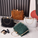Isla – Abend-Clutch mit modischen Fransen und elegantem, strukturiertem Design