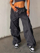 Lena – Moderne Cargohose mit weitem Bein und verstellbarem Bund