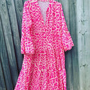 Clara - Schickes rosa Maxikleid mit Leopardenmuster