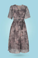 Ella – Elegantes Midikleid Mit Blumenmuster Und V Ausschnitt