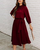 Luana - Elegantes Midikleid mit Rundhalsausschnitt und Taillengürtel für luxuriösen Stil