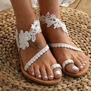 Sophie – Weiße Sandalen mit Spitze und floralen Akzenten für Hochzeiten und Sommerveranstaltungen