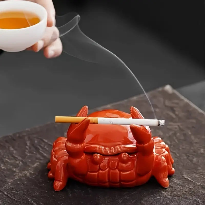 Krabbenförmiger Aschenbecher mit Deckel und Zigarettenspitze