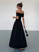 Johanna – Elegantes schulterfreies Maxikleid mit Faltenrock