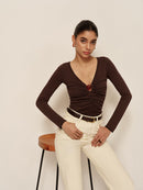 Laura – Stylisches Langarm Top mit tiefem V Ausschnitt